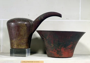 Nálevka a umyvadlo (měď)